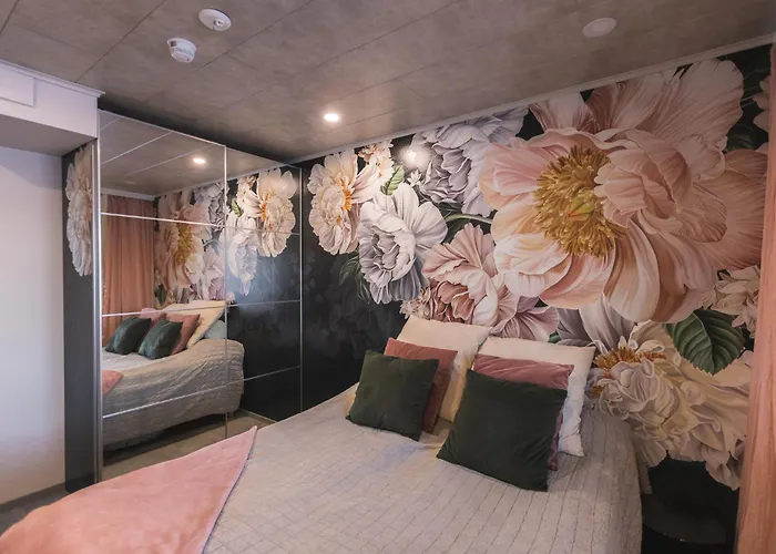 New Arctic Loft-style Dream Willa *